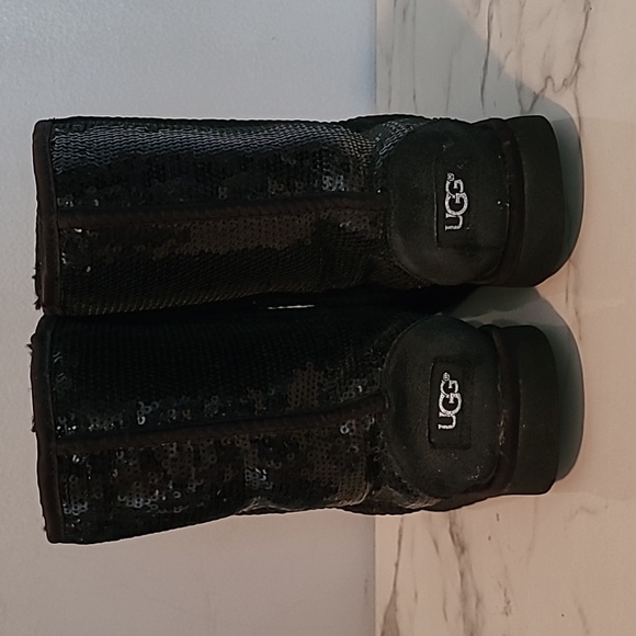 Ugg Classic Short Black Cosmos Sequins Shearling Boots Sz 9 Warm Winter Snow - Picture 6 of 15